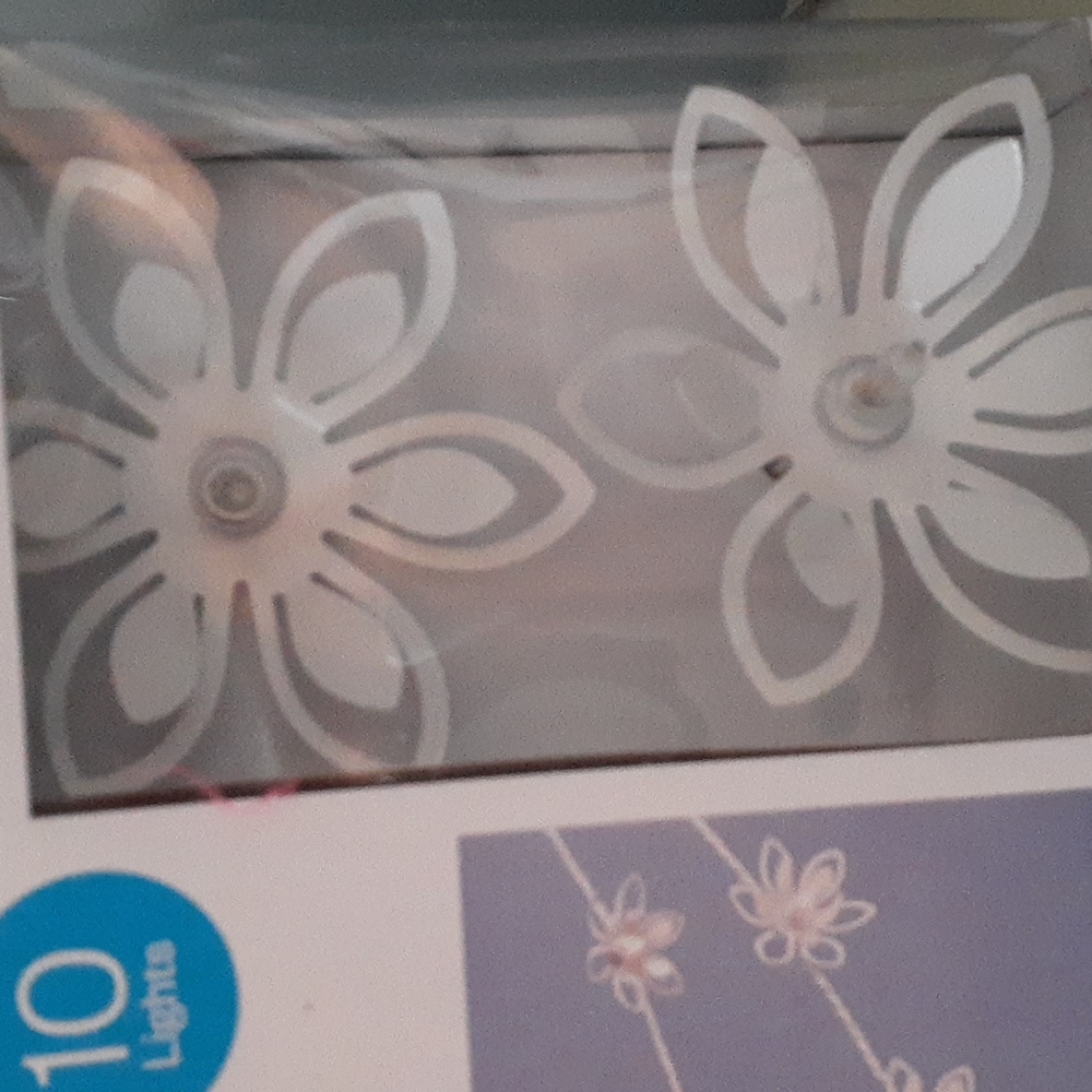 " Room Essentials white flower String Lights - Picture 2 of 3